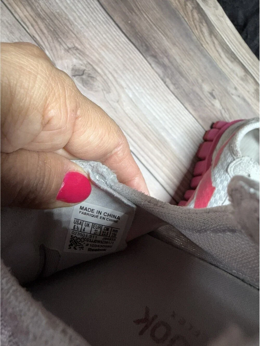 Women's Reebok Jogging Shoes Gray And Pink Size 6.5